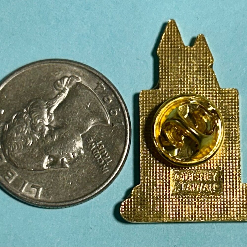 Vintage Disneyland 35 years of Magic Lapel Pin Brooch - Picture 2 of 2